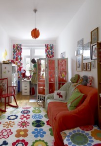 01-colourful-living-room-rocking-chair