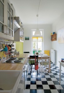 08-black-and-white-eclectic-kitchen