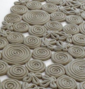 gri spiralli halı